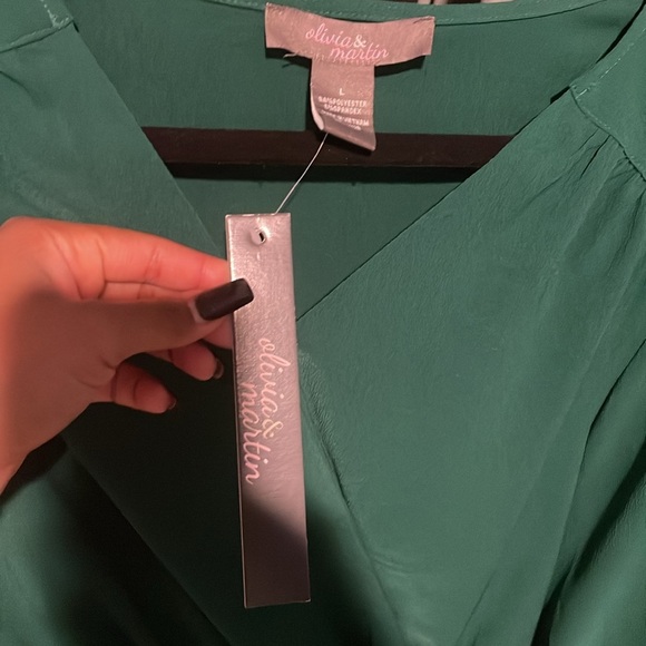 🎄 Olivia & Martin NWT Forrest Green Faux Wrap Blouse - Picture 2 of 3
